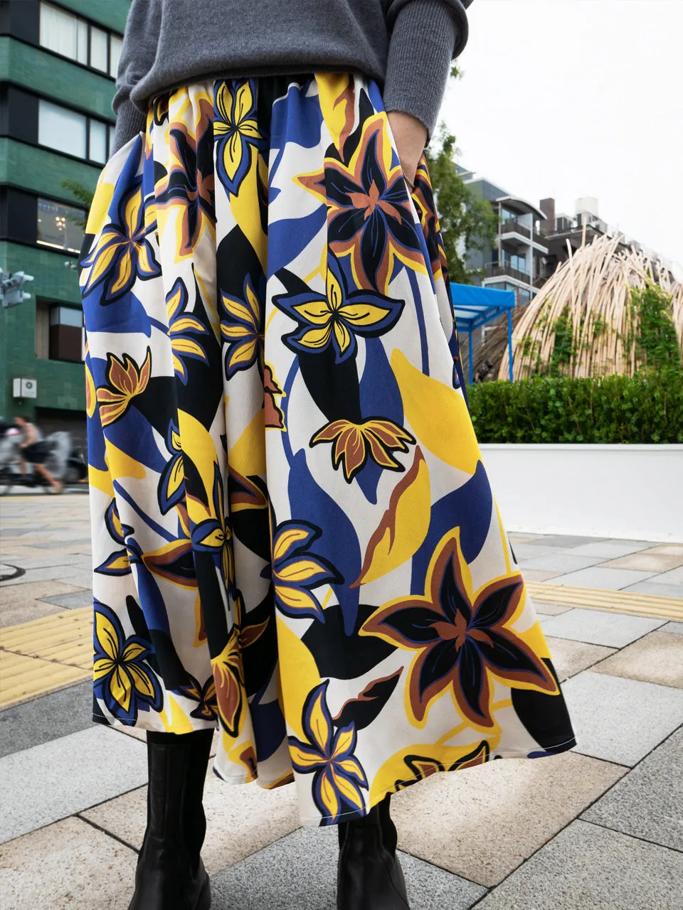 Dual-tone Vibrant Floral Print Flowy Round Skirt