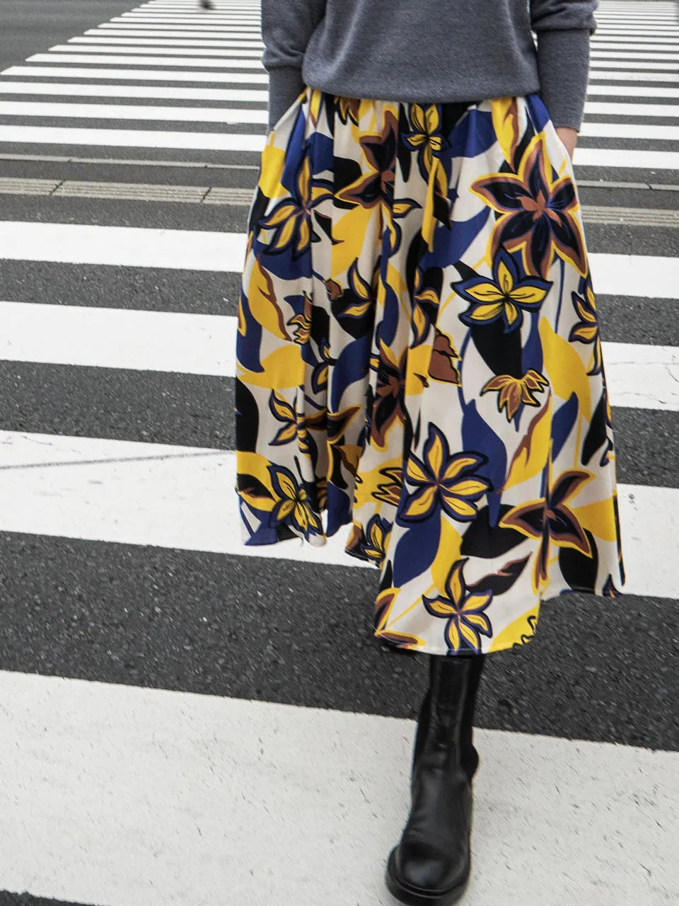 Dual-tone Vibrant Floral Print Flowy Round Skirt