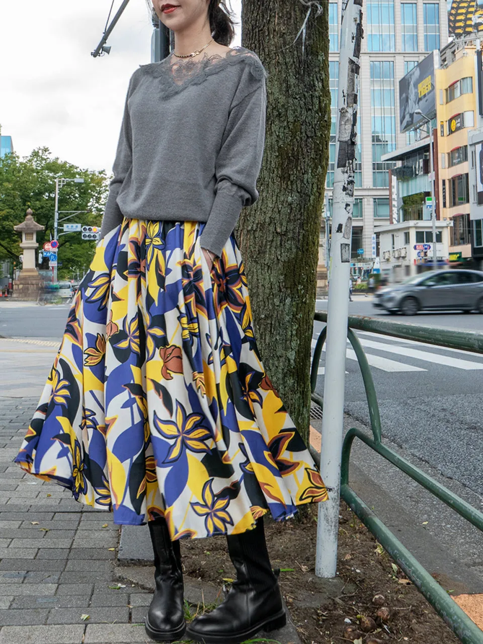 Dual-tone Vibrant Floral Print Flowy Round Skirt