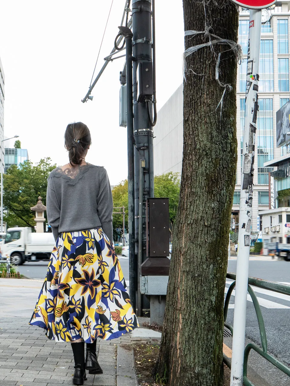 Dual-tone Vibrant Floral Print Flowy Round Skirt