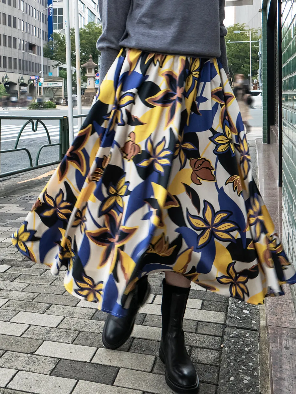Dual-tone Vibrant Floral Print Flowy Round Skirt