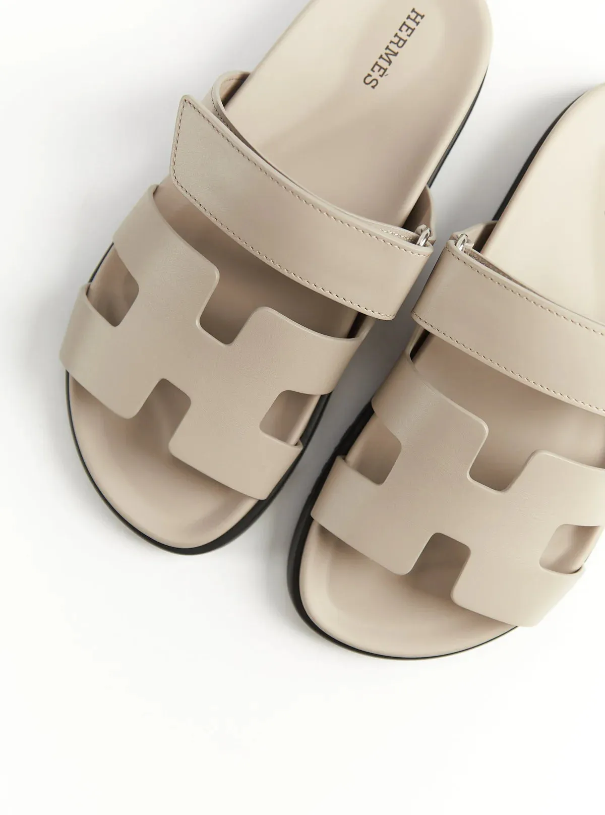 HERMÈS CHYPRE SANDALS (BEIGE MASTIC)