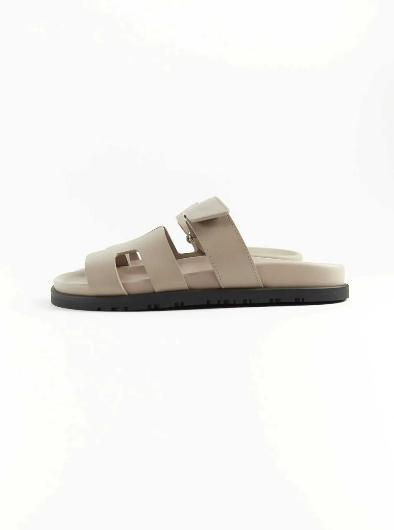 HERMÈS CHYPRE SANDALS (BEIGE MASTIC)