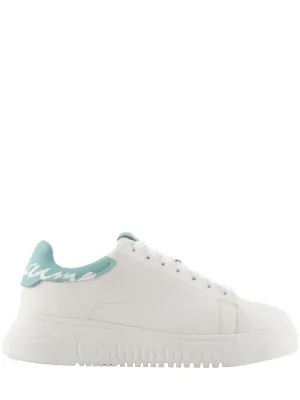 Sneakers in nappa con retro logo signature
